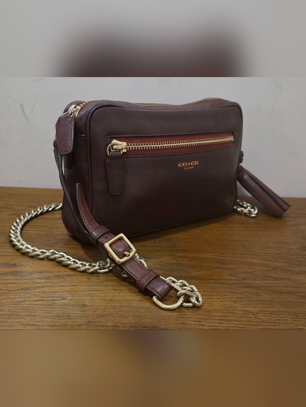 Vintage Coach Distressed Brown Leather Crossbody bag - Picture 3 of 11